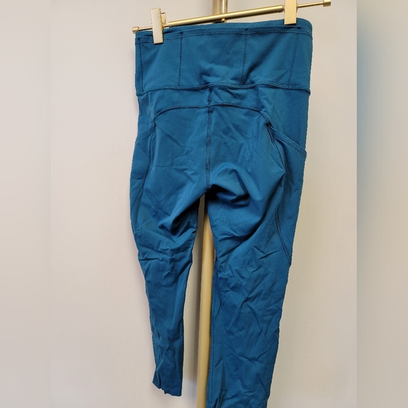 LULULEMON Fast Free Crop Leggings  - Women's High-Performance Activewear - Picture 6 of 9